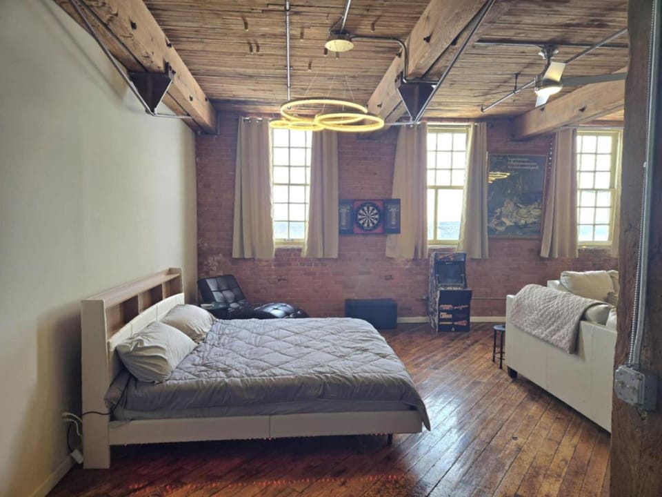 Bed, Darts, Garden, Bedroom