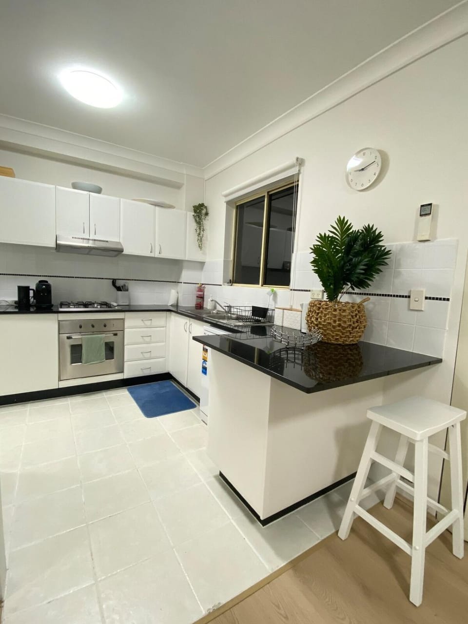 KozyGuru | Homebush West | 3-Beds Apt with Parking Apartment in Lidcombe