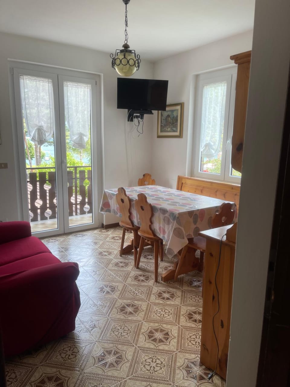 TV and multimedia, Living room, Seating area, Dining area