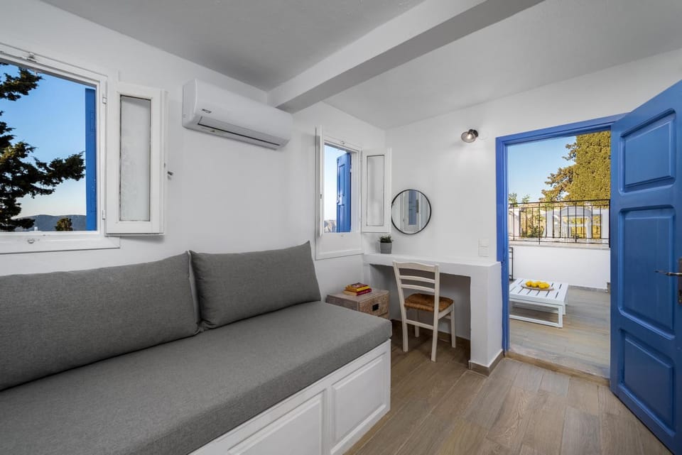 Living room, Seating area, air conditioner