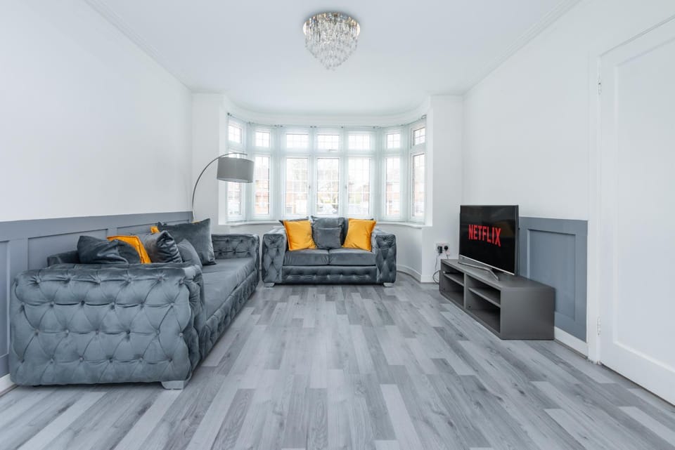 Aryas Homes London - Edgware House in Edgware
