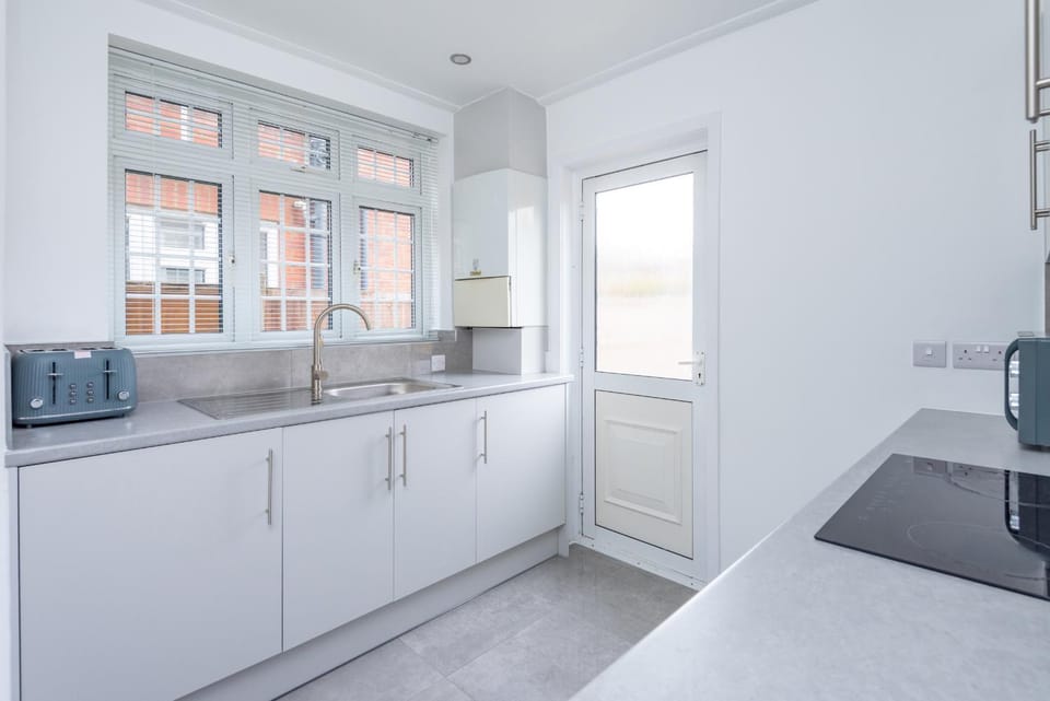 Aryas Homes London - Edgware House in Edgware