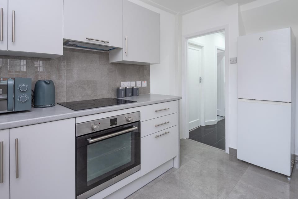 Aryas Homes London - Edgware House in Edgware