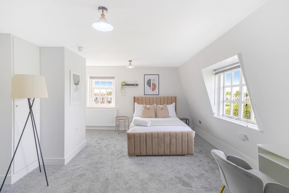 Photo of the whole room, Bedroom