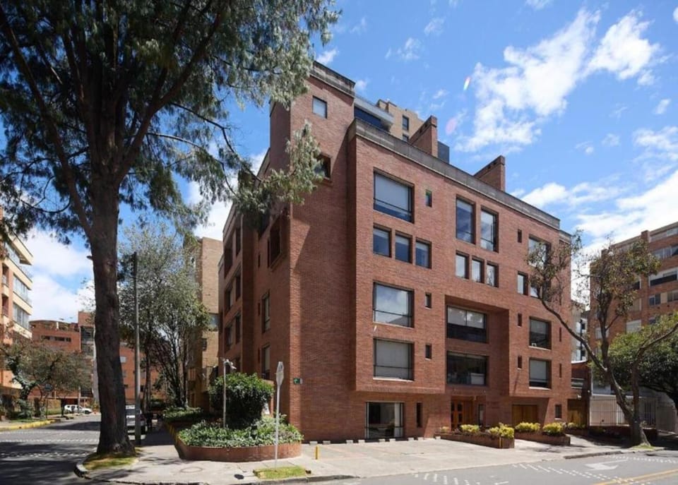 Property building, Facade/entrance, Location