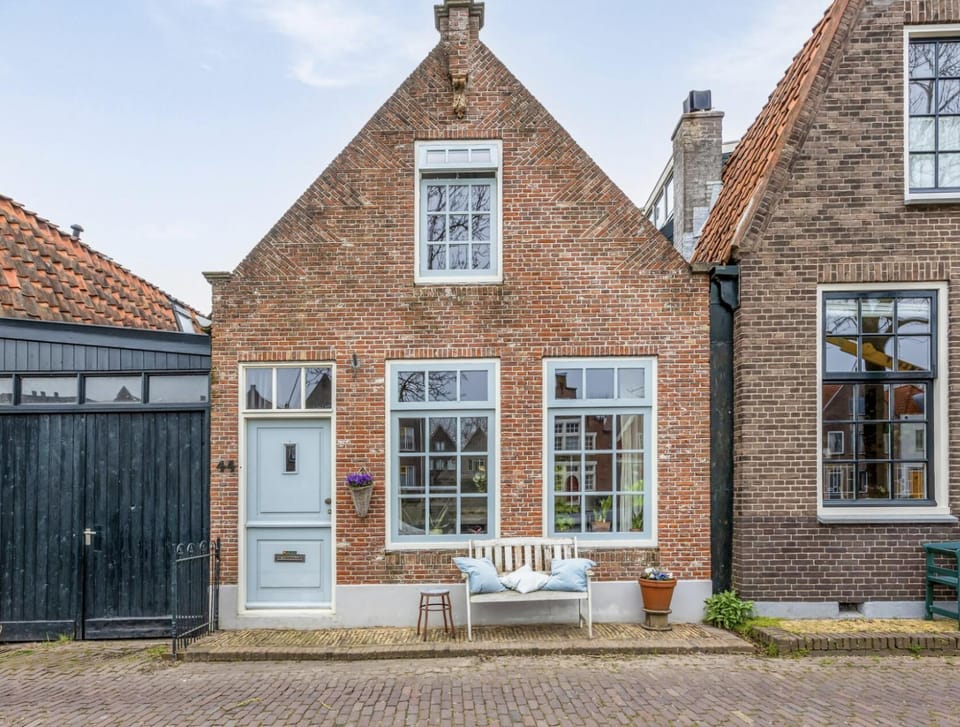 Property building, Day