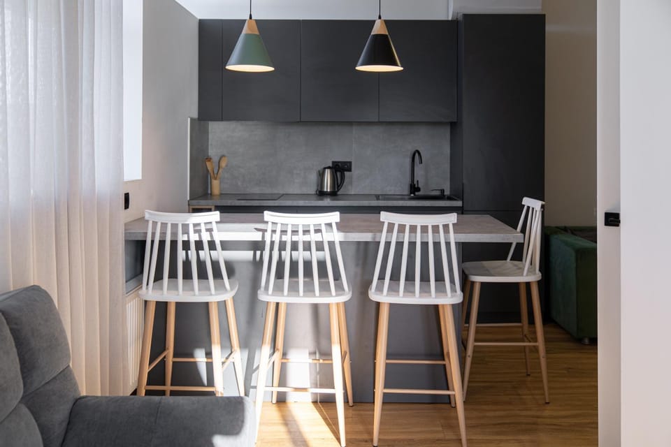 Kitchen or kitchenette, Dining area