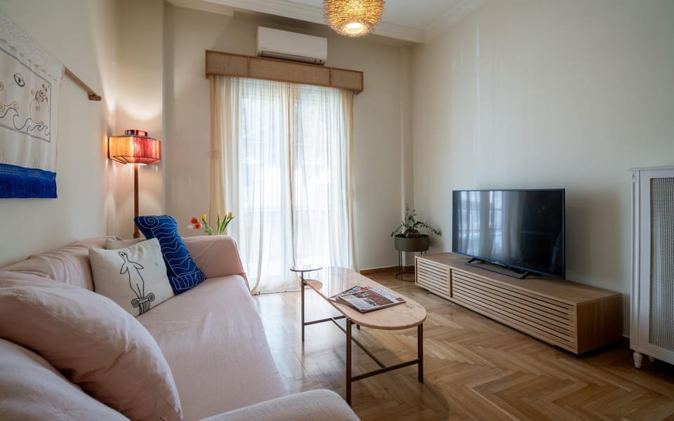 Communal lounge/ TV room, Living room, Seating area, Evening entertainment