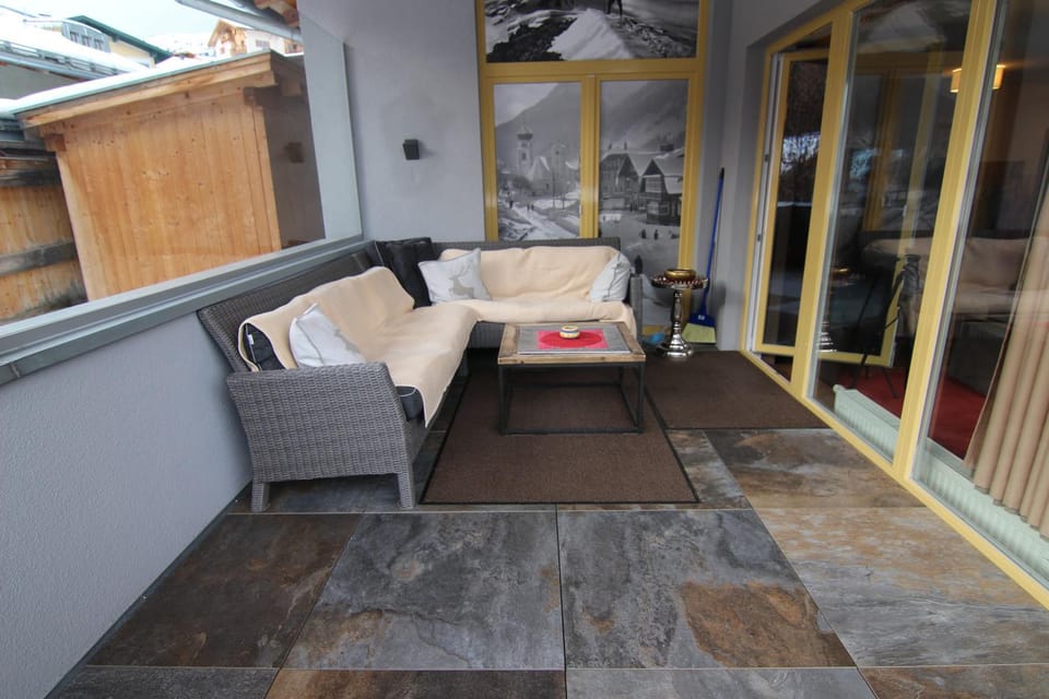 Patio, Balcony/Terrace, Seating area