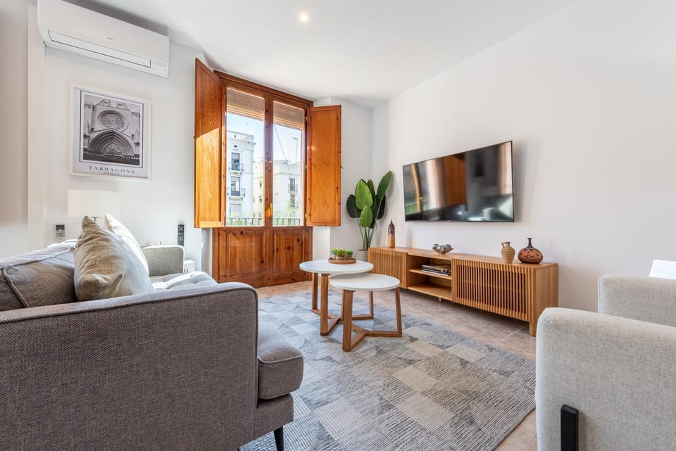 Communal lounge/ TV room, TV and multimedia, Living room, air conditioner