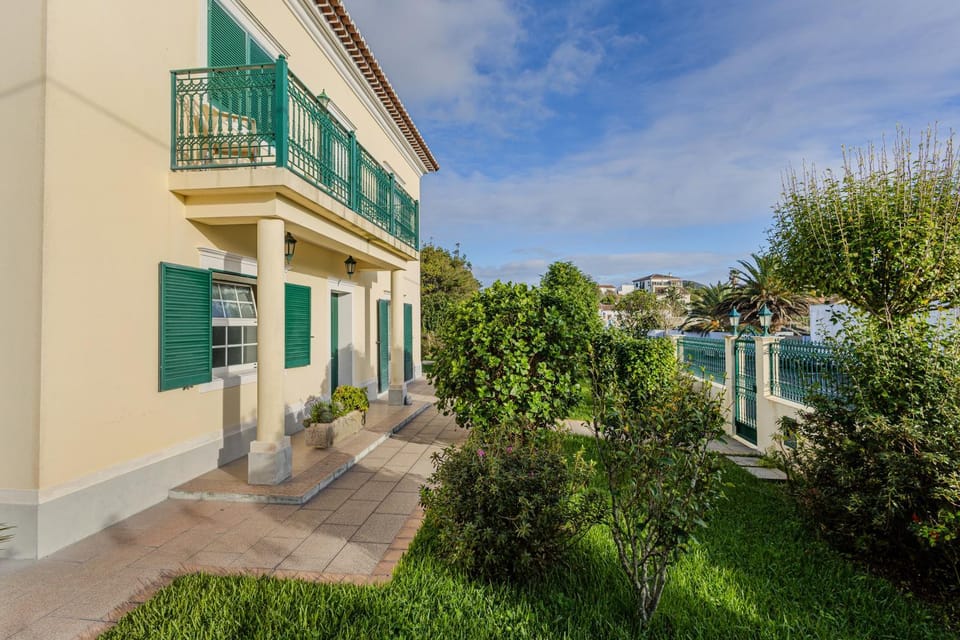 Property building, Garden, Balcony/Terrace