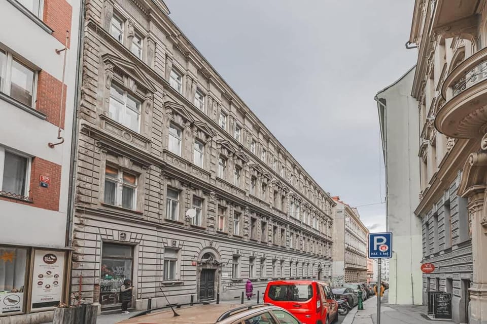 Old Town Walkable Flat with Kitchen and New Bath Apartment in Prague