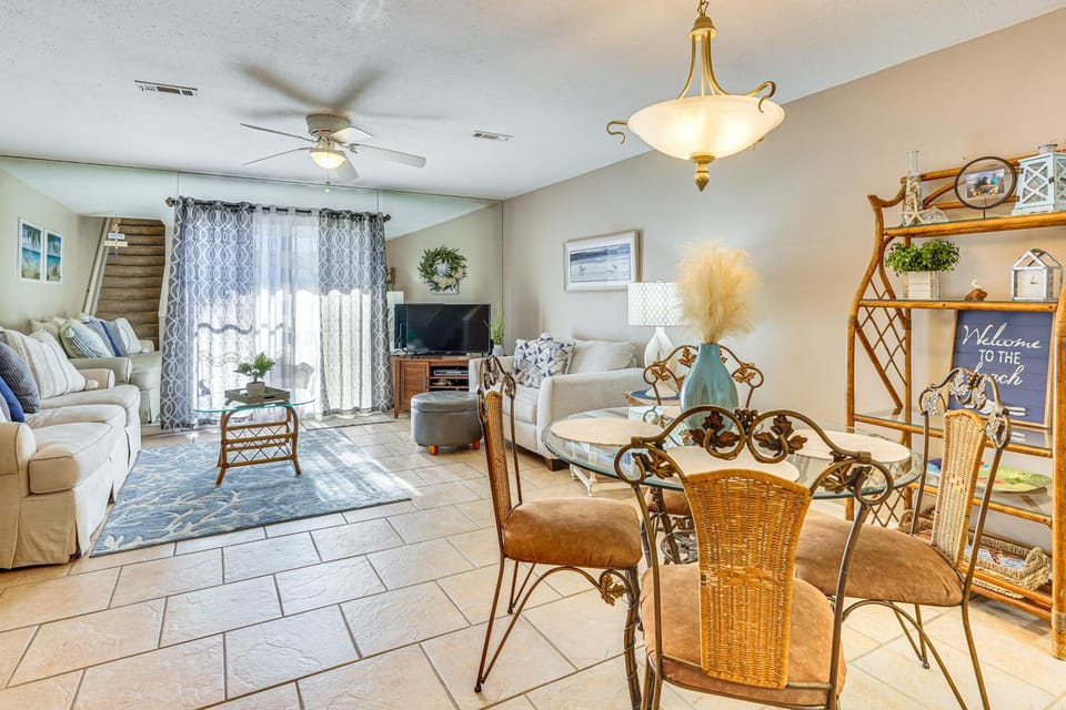 Walk to Beach: PCB Gem w/ Community Pool Access! House in Lower Grand Lagoon