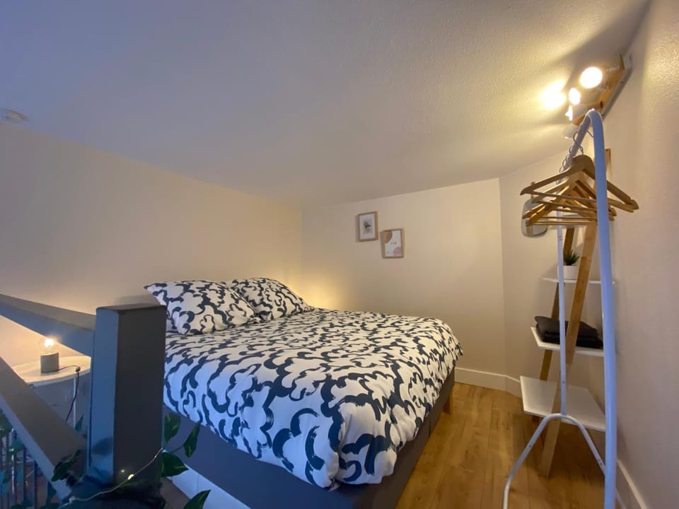 Bed, Photo of the whole room, Bedroom