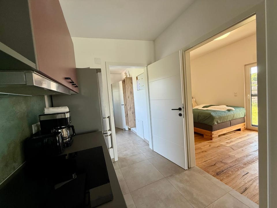 Bed, Kitchen or kitchenette, Photo of the whole room, Bedroom