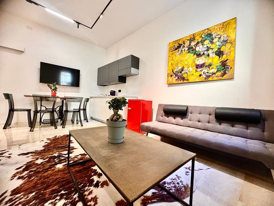 Communal lounge/ TV room, TV and multimedia, Kitchen or kitchenette, Living room, Seating area, Dining area, Evening entertainment