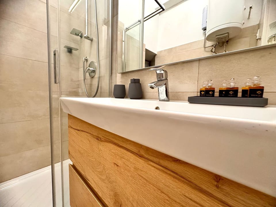 Shower, Bathroom