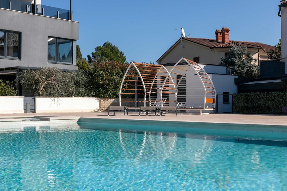Day, Pool view, Swimming pool, sunbed