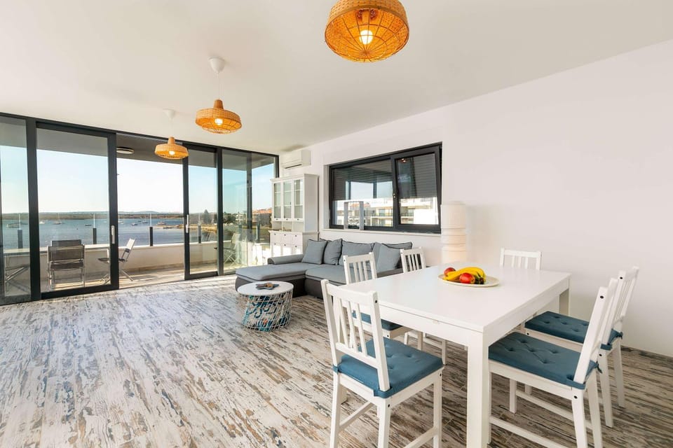 View (from property/room), Balcony/Terrace, Living room, Seating area, Dining area