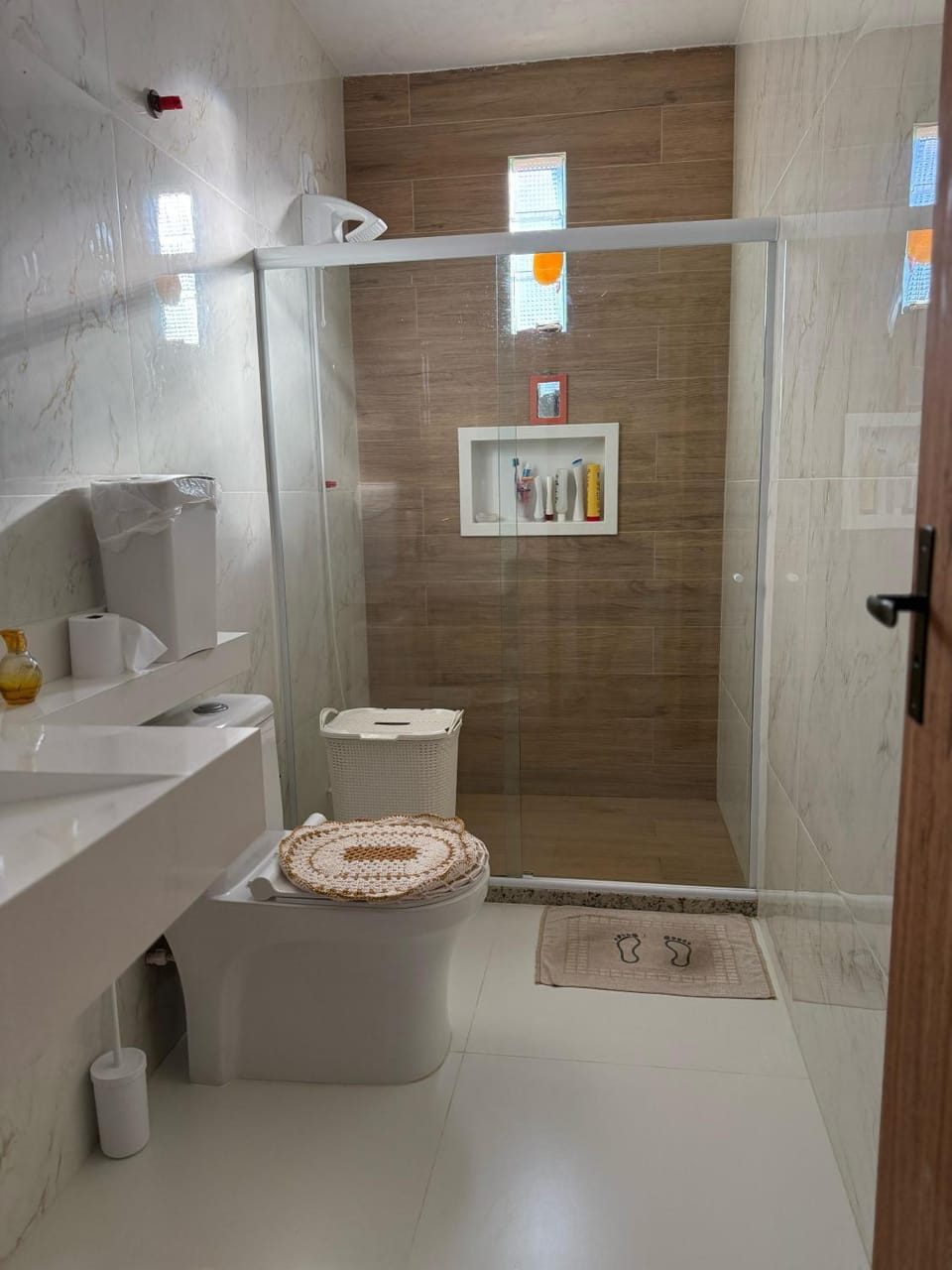 Shower, Toilet, Bathroom, towels