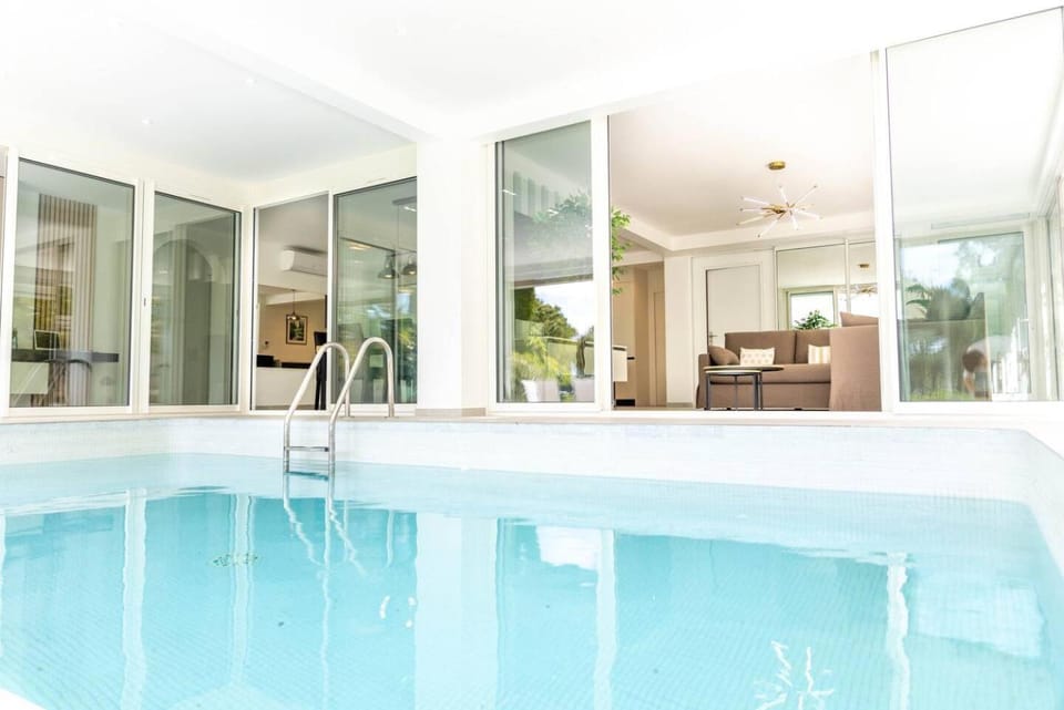 Swimming pool, Swimming pool