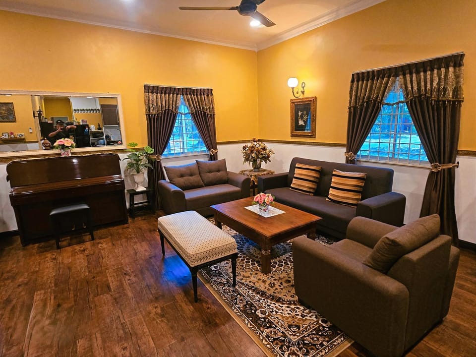 Living room, Seating area