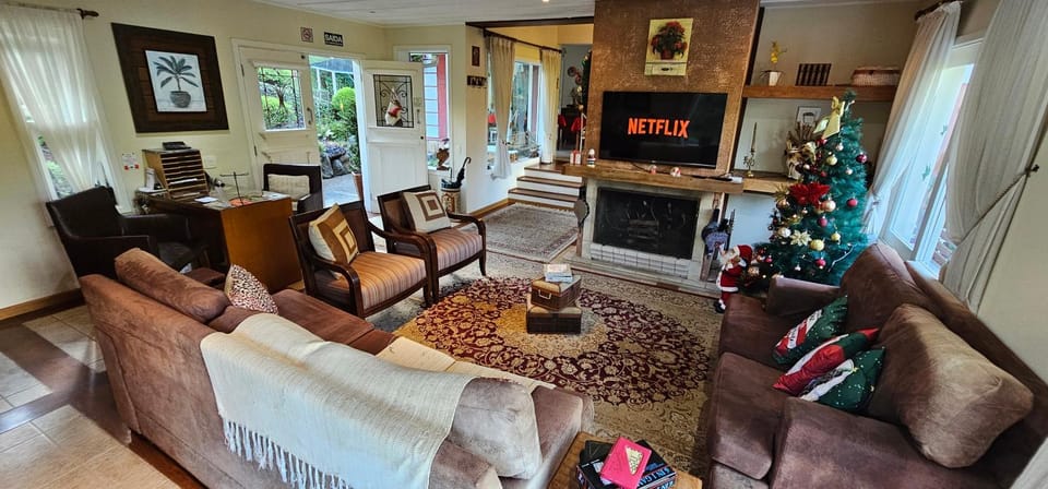 Communal lounge/ TV room, TV and multimedia, Seating area, Dining area, Evening entertainment