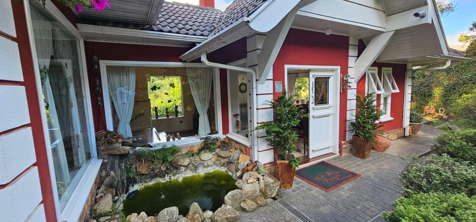 Property building, Patio, Spring, Day, Garden, Garden view