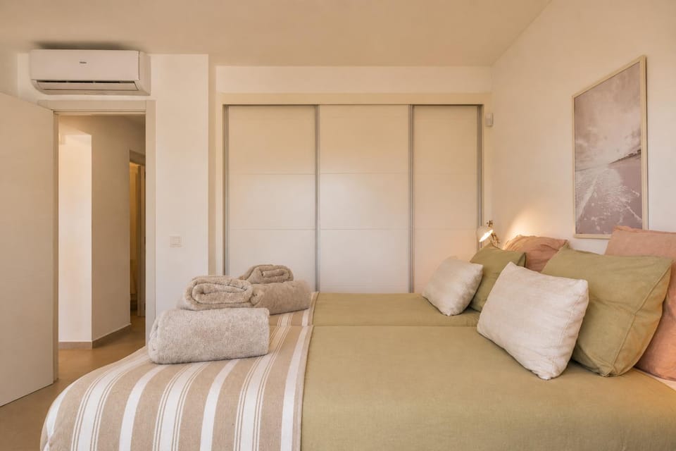 Bed, Bedroom, towels, wardrobe, air conditioner