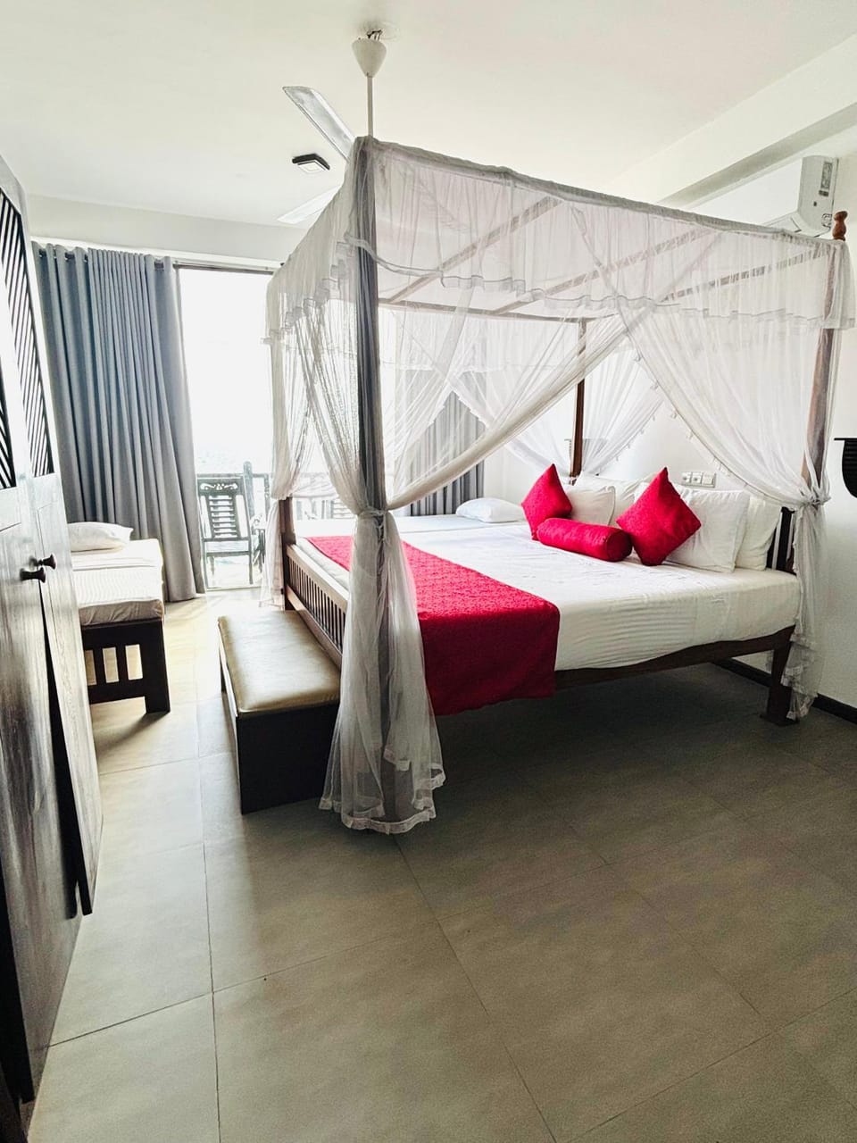 Photo of the whole room, Bedroom