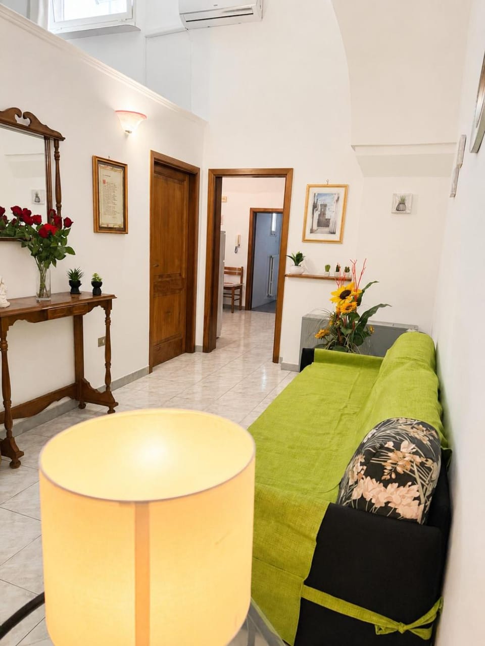 Bed, Living room, Photo of the whole room, Seating area, Bedroom, air conditioner