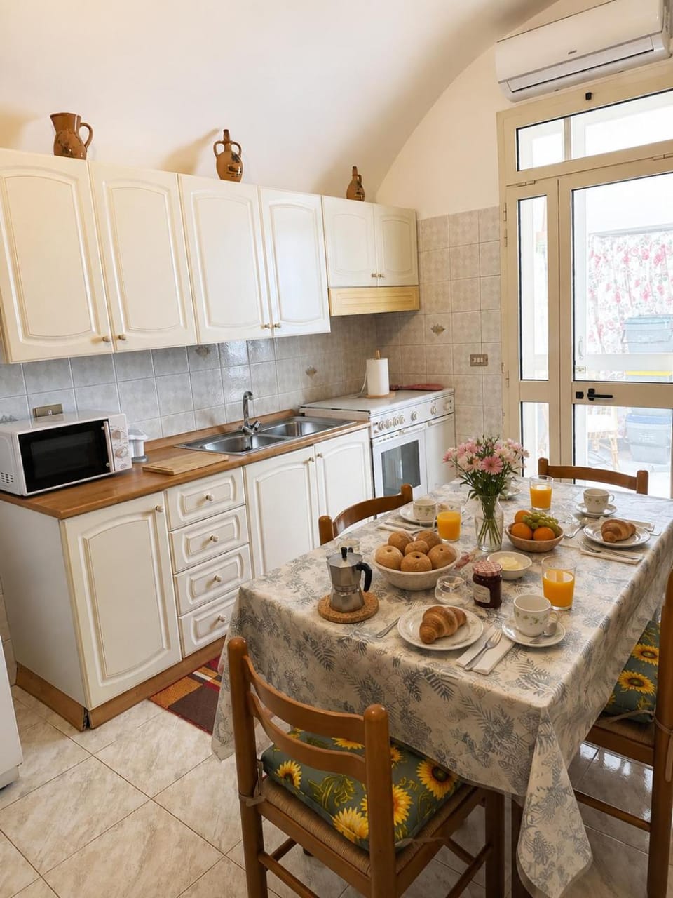Kitchen or kitchenette, Food and drinks, Dining area, Food, minibar, pet friendly, stove, toaster