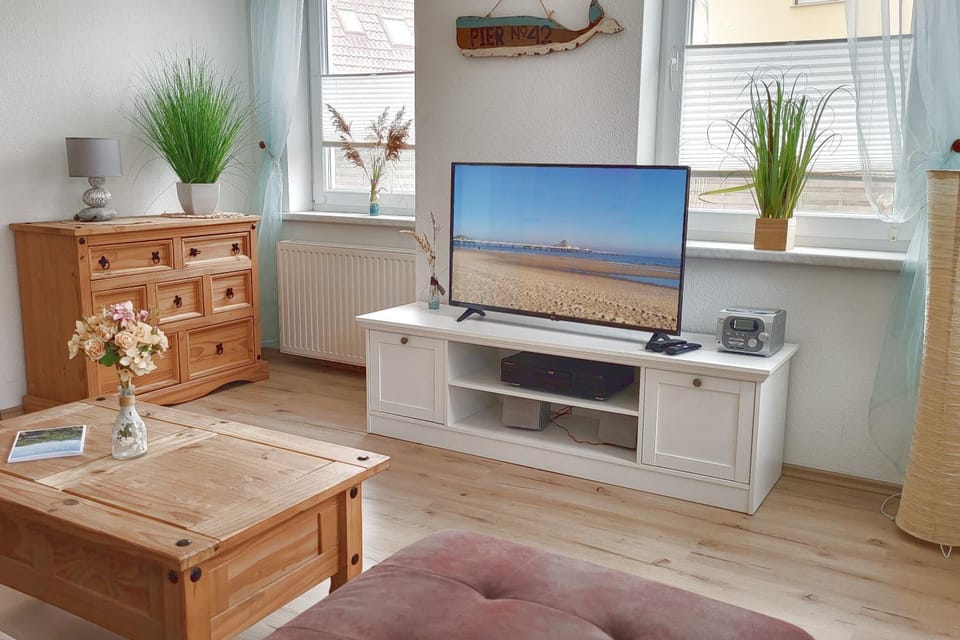 Communal lounge/ TV room, TV and multimedia