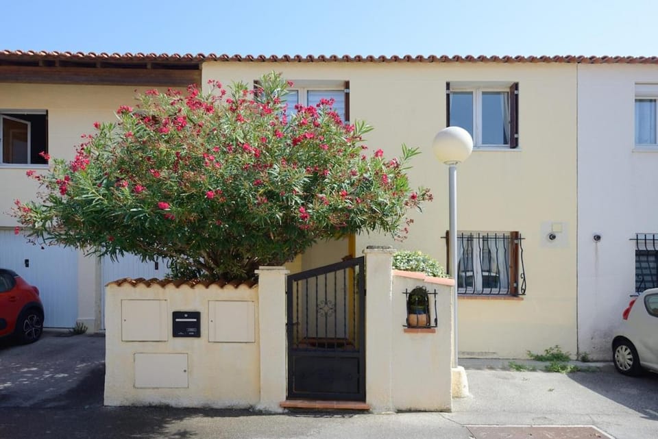 Property building, Spring, Day