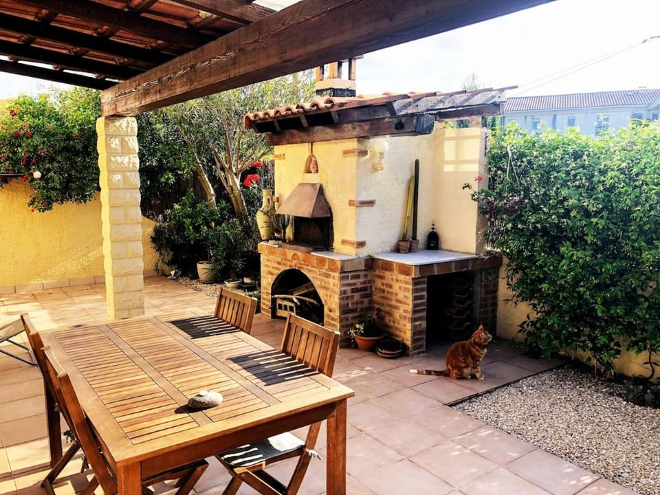 Patio, BBQ facilities, Dining area