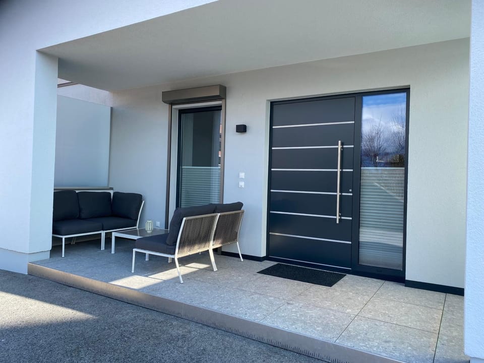 Facade/entrance, Balcony/Terrace