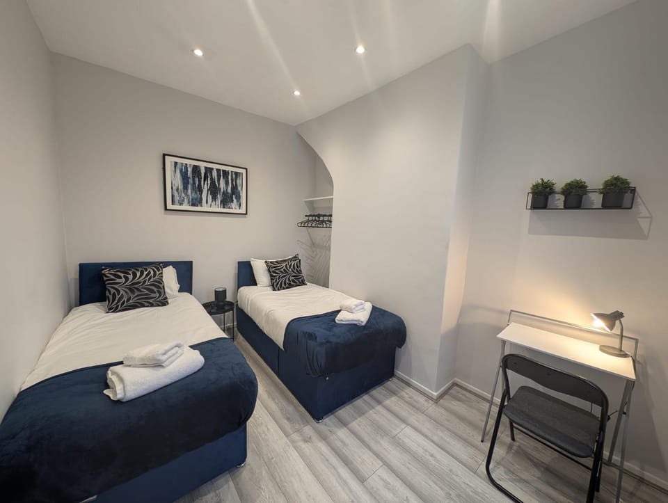 3Bed 2Bath house - Free Parking - Close to Everton & Liverpool FC- Managed by Chique Properties Ltd House in Liverpool