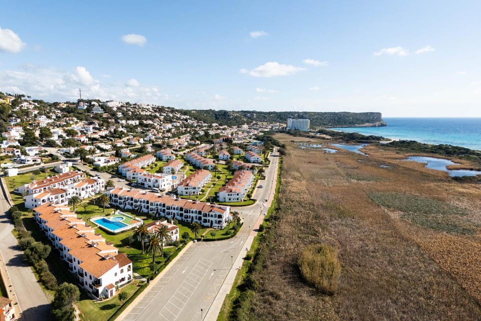 Nearby landmark, Bird's eye view