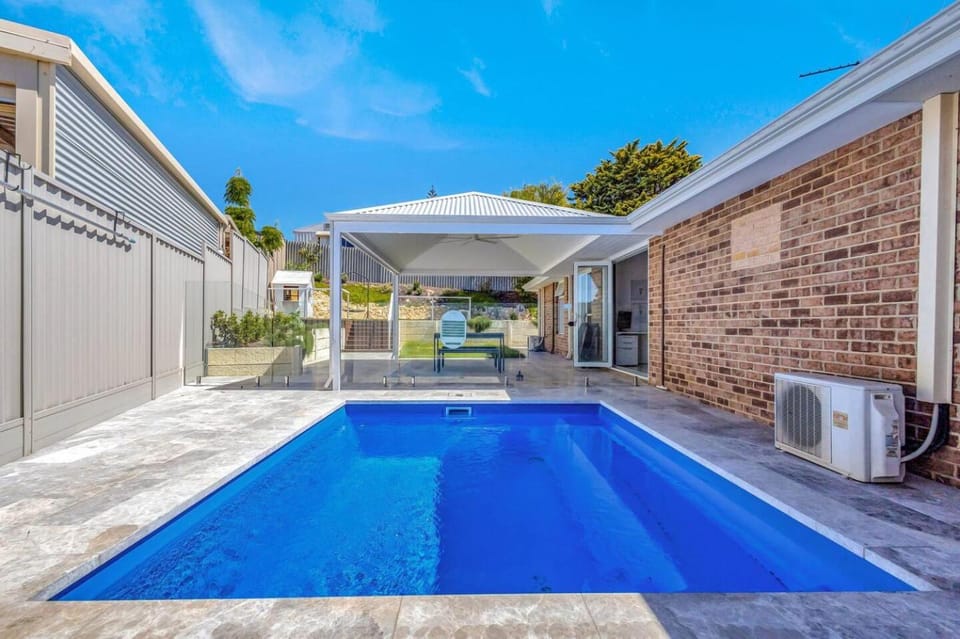 Coastal Poolside Retreat House in Perth