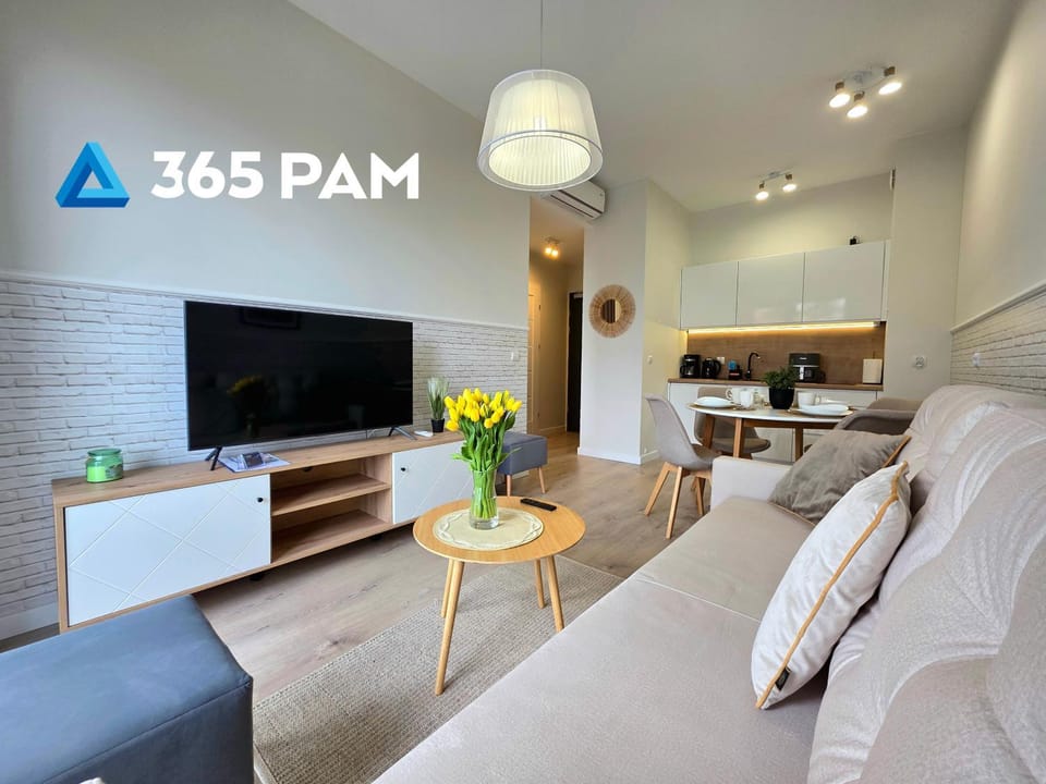 Communal lounge/ TV room, TV and multimedia, Kitchen or kitchenette, Living room, Seating area, Dining area