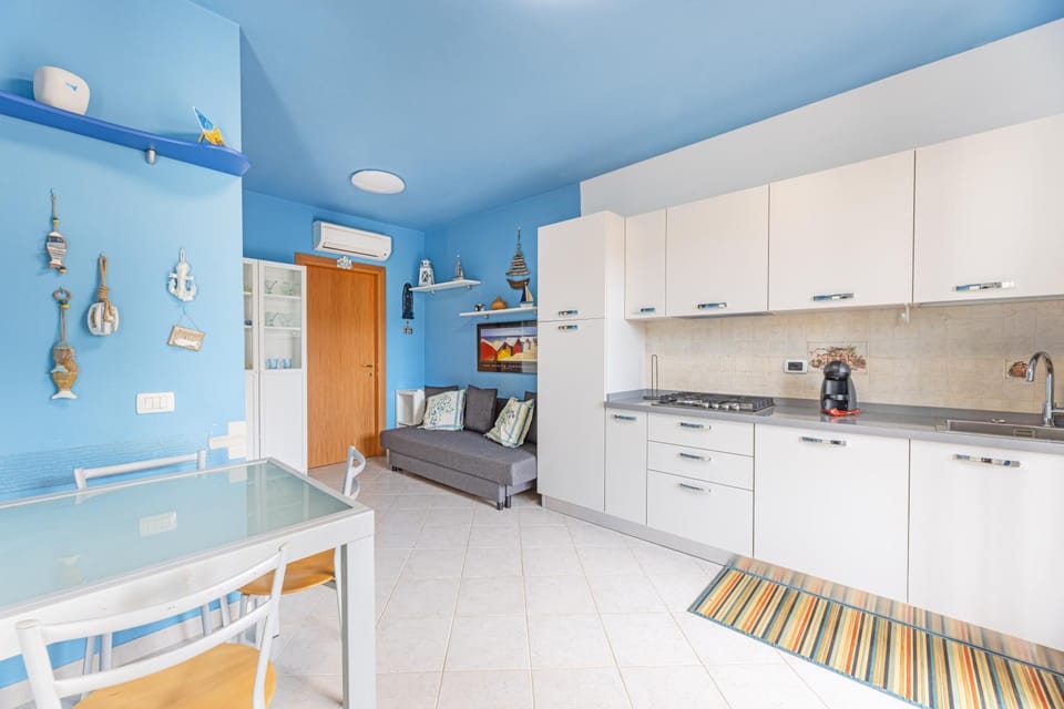 Kitchen or kitchenette, Dining area, kitchen