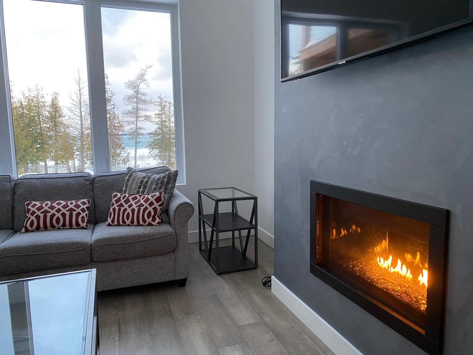 TV and multimedia, Living room, fireplace