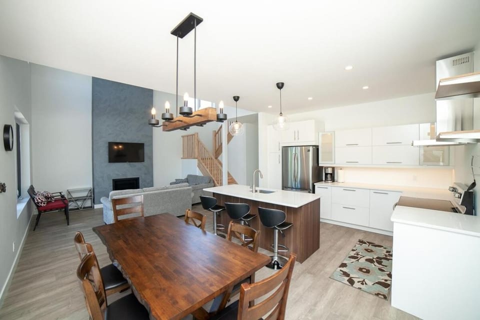 Dining area, kitchen