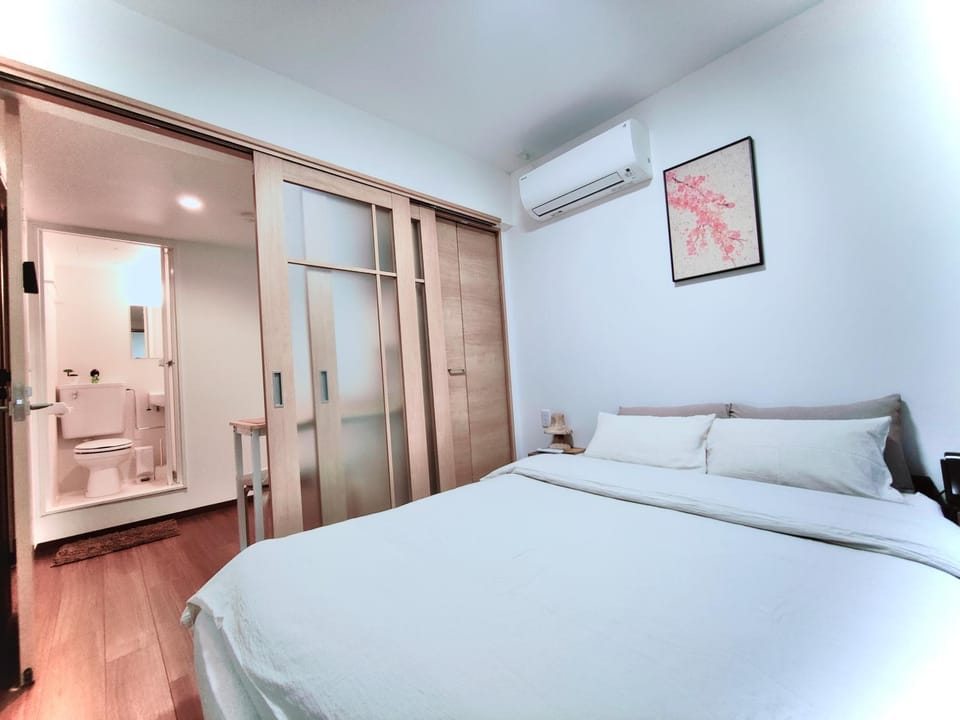 Bed, Photo of the whole room, Bedroom, wardrobe