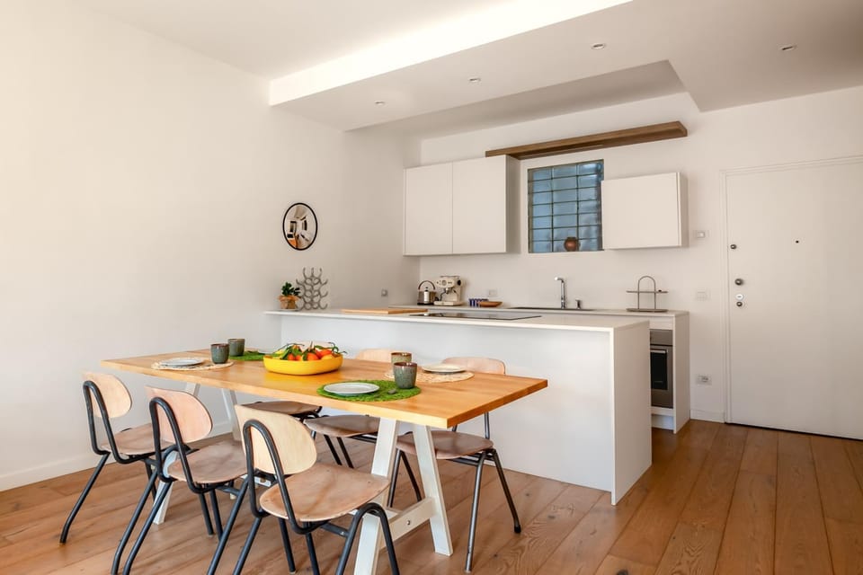 Kitchen or kitchenette, Dining area, stove