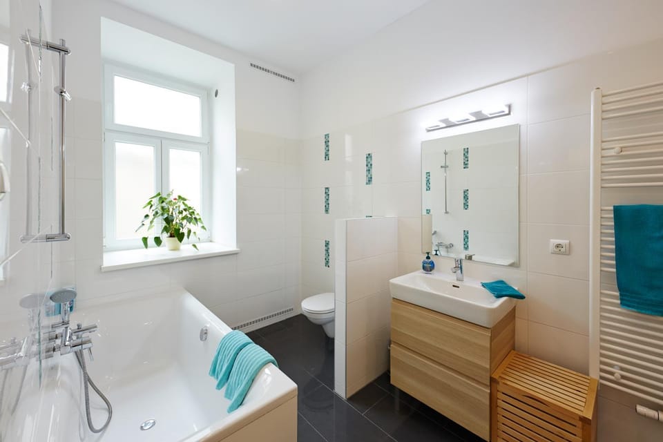 Toilet, Bath, towels