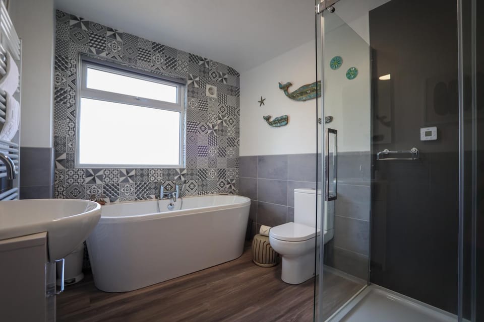 Shower, Toilet, Bathroom, Bath