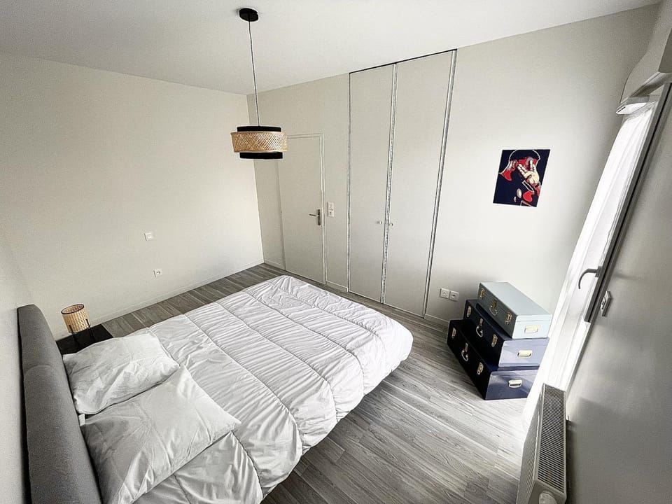 Bed, Bedroom