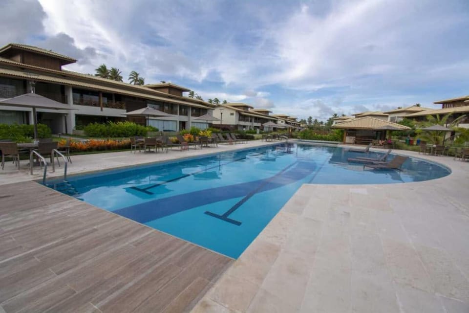 Property building, Swimming pool, sunbed