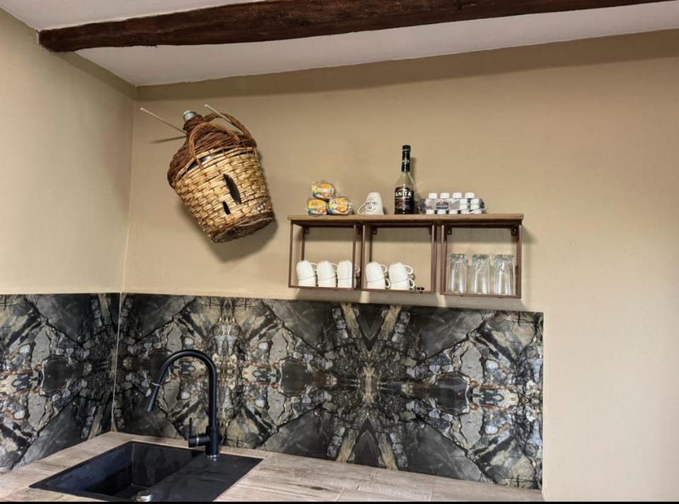Coffee/tea facilities, Kitchen or kitchenette